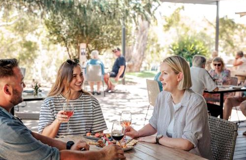 Indigo Shire Villa | Harry's On Moodemere