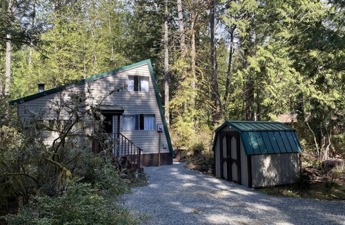 Burley Cabin | Harstine Island cabin