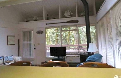 Burley House | Harstine Island Getaway