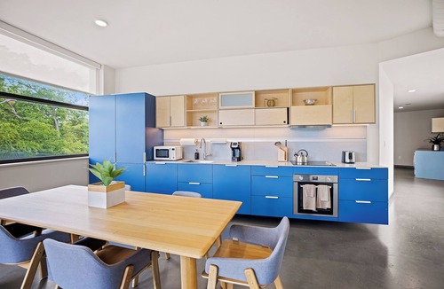 Chestnut Hill Apartment | Harthall Hotel
