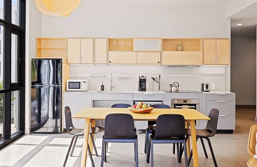 Chestnut Hill Apartment | Harthall Hotel