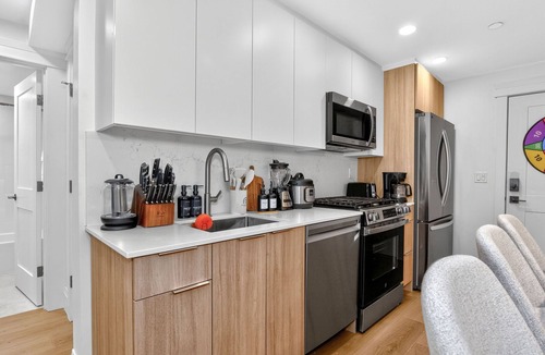 Mid-Cambridge Apartment | Harvard MIT Lux | Game Room + Parking + Subway