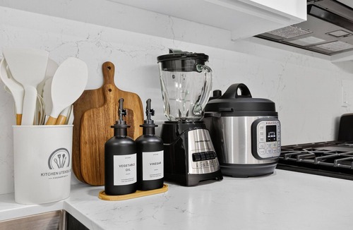 Mid-Cambridge Apartment | Harvard MIT Lux | Game Room + Parking + Subway