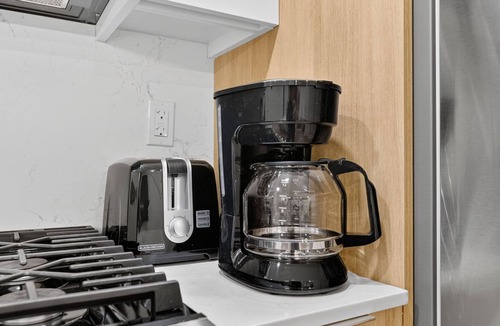 Mid-Cambridge Apartment | Harvard MIT Lux | Game Room + Parking + Subway