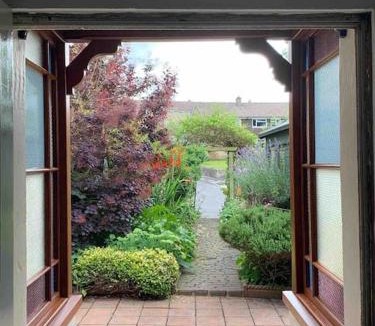 Paulton House | Harvel Cottage