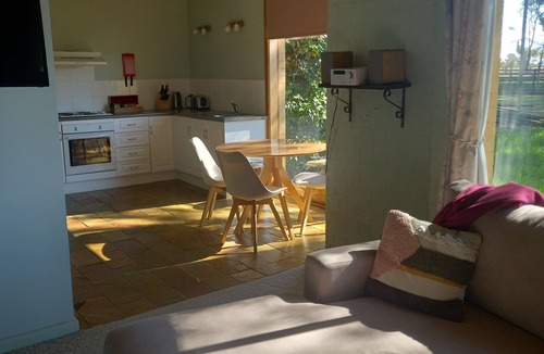 Greater Shepparton City Bed & Breakfast | Harvest Home Bed & Breakfast