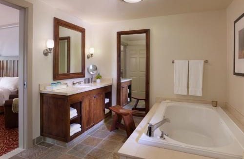 St. Helena Hotel | Harvest Inn