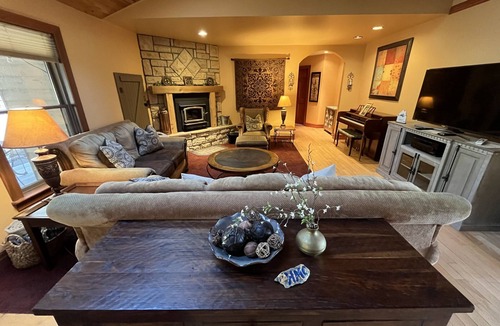 Logan Apartment | Harvest Moon Lodge at Harvest Moon Cottages, LLC