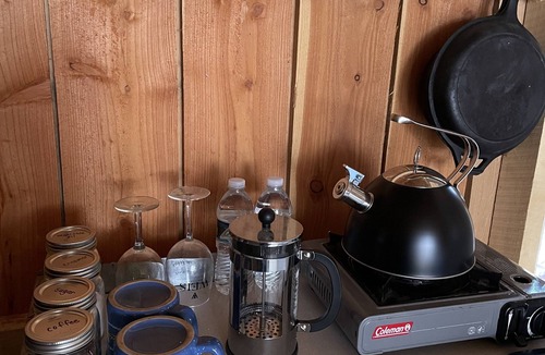 Prattsburgh Cabin | HARVEST MOON - ROMANTIC - OFF GRID - WINE TRAIL CABIN - Pet Friendly! 4 Seasons