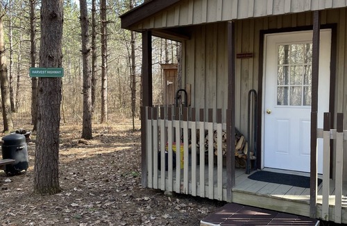 Prattsburgh Cabin | HARVEST MOON - ROMANTIC - OFF GRID - WINE TRAIL CABIN - Pet Friendly! 4 Seasons