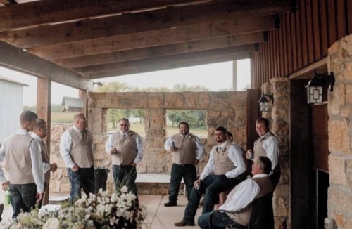 Langworthy House | Harvest view barn. 15 minutes from lake Delhi perfect for weddings,baby showers