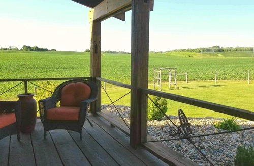 Langworthy House | Harvest view barn. 15 minutes from lake Delhi perfect for weddings,baby showers