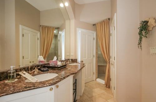 Oak Park Bed & Breakfast | Harvey House Bed & Breakfast