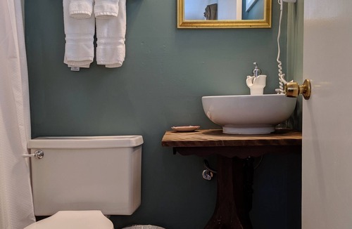 Bennington Hotel | Harwood Hill Motel