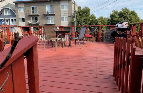 Sunnyside Apartment | Has a huge deck, BBQ,Table,Chairs