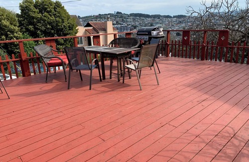Sunnyside Apartment | Has a huge deck, BBQ,Table,Chairs