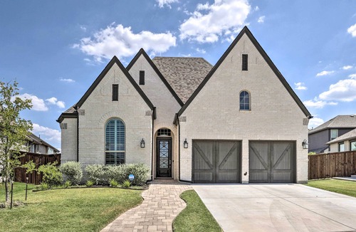 Haslet House | Haslet Family Home w/Fire Pit, Hot Tub & BBQ
