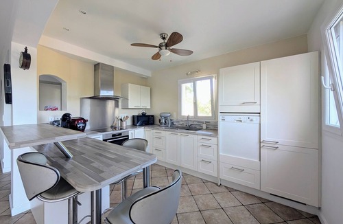 Hasparren Apartment | Hasparren, family apartment 114m², garden and view, sleeps 6.