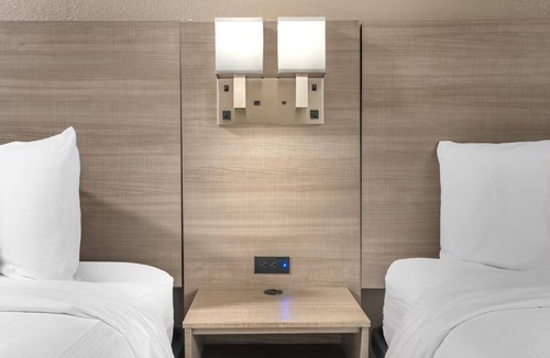 Conestee Hotel | Hassle-Free Room w/TV Perfect for Business Traveler Visiting Greenville