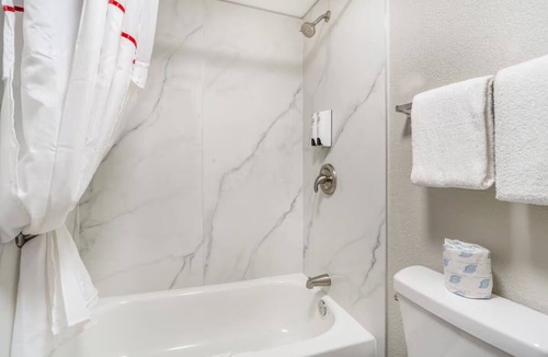 Conestee Hotel | Hassle-Free Room w/TV Perfect for Business Traveler Visiting Greenville