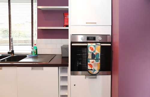 Hassocks House | Hassocks Hideaway with Parking & Garden