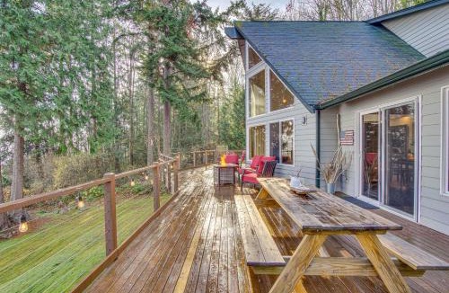 Everett House | Hat Island Home with Stunning View and Wraparound Deck