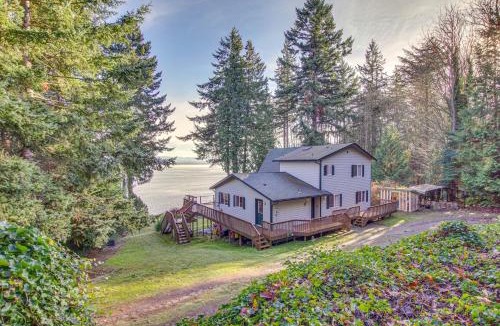 Everett House | Hat Island Home with Stunning View and Wraparound Deck