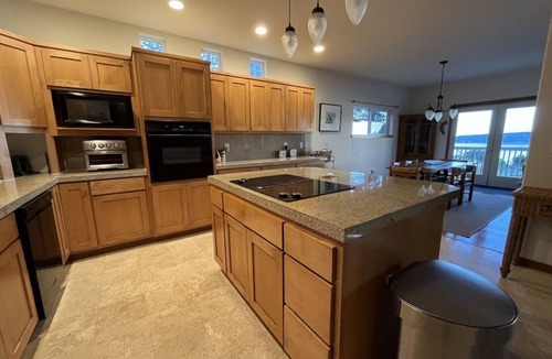 Everett House | Hat Island Private Retreat