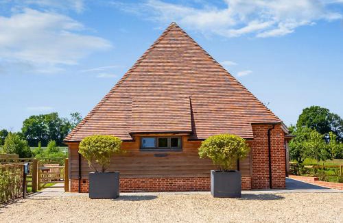 Shefford Woodlands House | Hatchers Barn - Uk42080