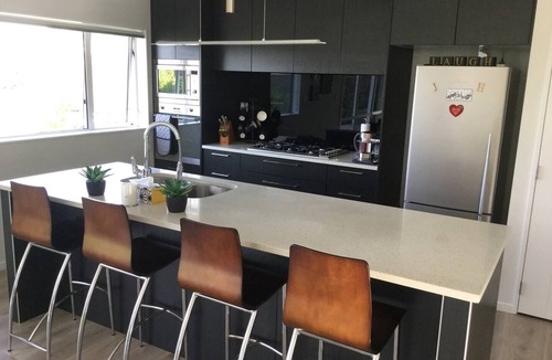 Orewa House | Hatfield Hideaway (next to Orewa beach)