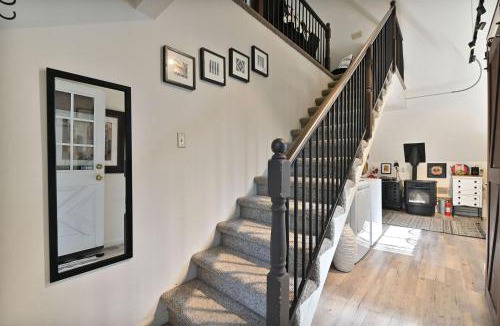 Hathaway Pines Apartment | Hathaway Hideaway Loft Apartment