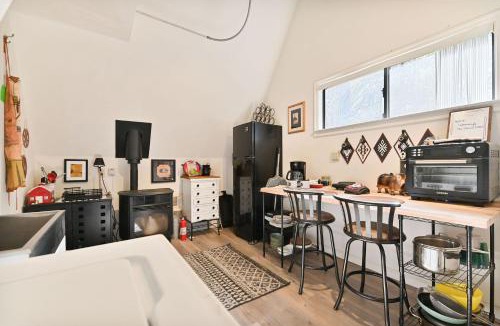 Hathaway Pines Apartment | Hathaway Hideaway Loft Apartment