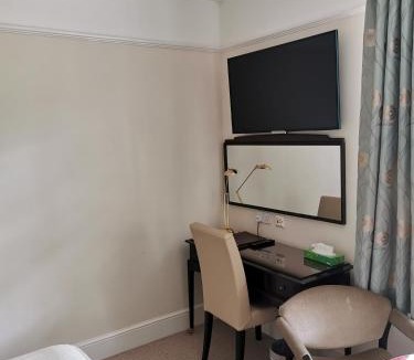 Camberley Bed & Breakfast | Hatsue Guest House