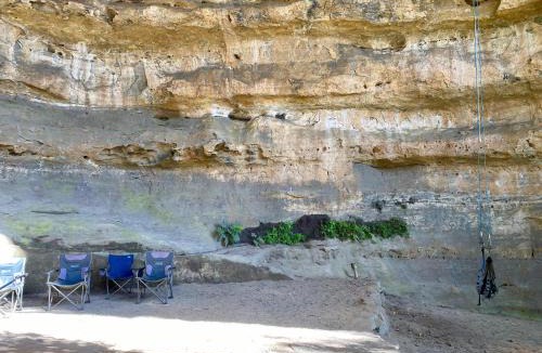 Dargan House | Hatter's Hideout Cave and Lodge