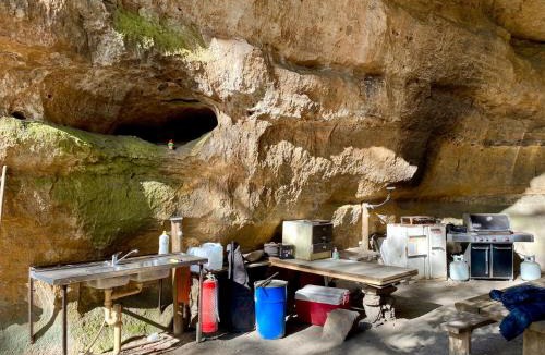 Dargan House | Hatter's Hideout Cave and Lodge