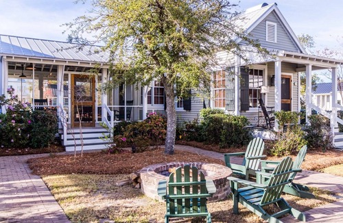 Oriental Cottage | Hatteras Cottage Pet Friendly w/King - River Dunes