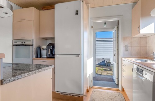 Dannemare House | "Hattie" - 100m from the sea by Interhome