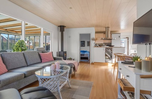 Dannemare House | "Hattie" - 100m from the sea by Interhome