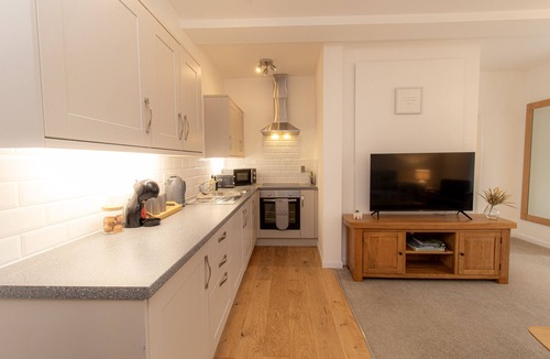 Wellington Apartment | Haughmond - Delightful Serviced Apartment