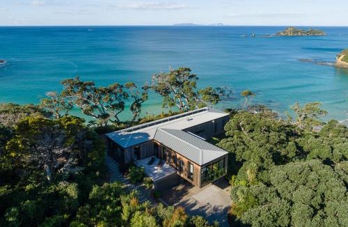 Whananaki North Villa | Hauora, beachfront in Moureeses Bay Northland