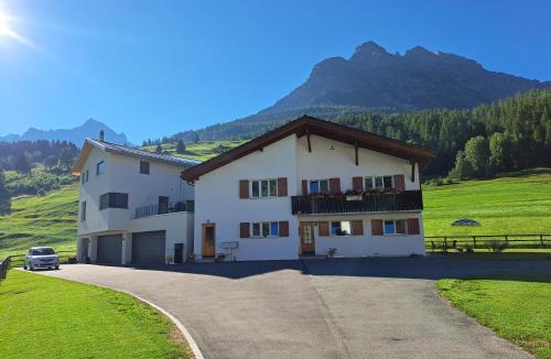 Engadin Scoul Apartment | Haus am See