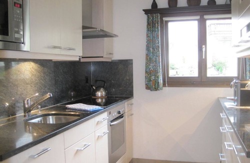 Klosters Dorf Apartment | Haus Fiorina 3 3½-Zimmerwohnung by Interhome