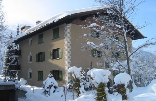 Klosters Dorf Apartment | Haus Fiorina 3 3½-Zimmerwohnung by Interhome