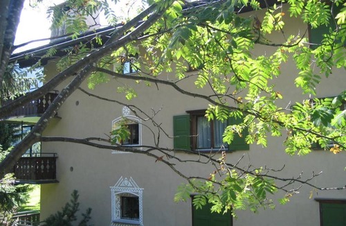 Klosters Dorf Apartment | Haus Fiorina 3 3½-Zimmerwohnung by Interhome