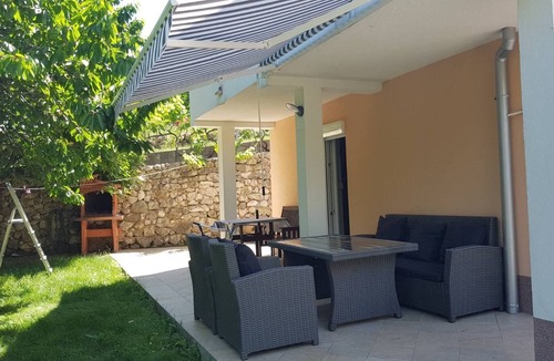 Batomalj House | Haus mit 2 Wohnung mit schoene Garten fur Ihre Privat Urlaub