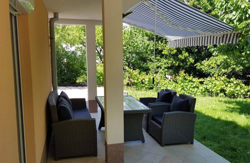 Batomalj House | Haus mit 2 Wohnung mit schoene Garten fur Ihre Privat Urlaub
