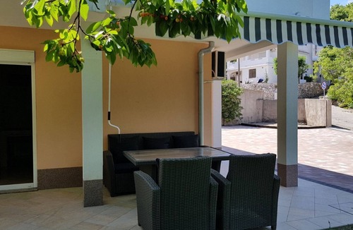 Batomalj House | Haus mit 2 Wohnung mit schoene Garten fur Ihre Privat Urlaub