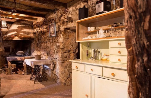 Viskovo House | Haus mit modernem Interieur und einer alten Taverne by Interhome