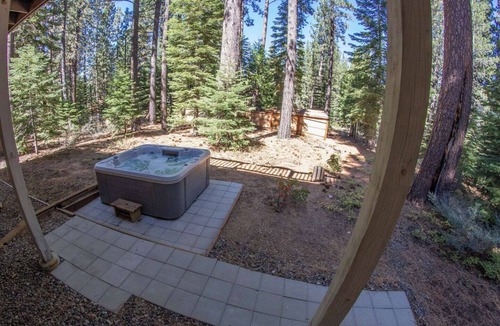 Tahoe Paradise Cabin | Haus von FAT - Hot Tub, by Hiking