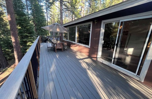 Tahoe Paradise Cabin | Haus von FAT - Hot Tub, by Hiking